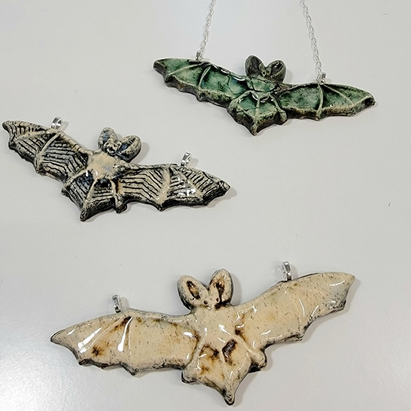NEW large ceramic & silver BAT NECKLACE perfect goth witch HALLOWEEN gift 🎁 - Picture 7 of 7